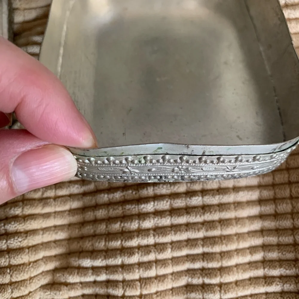 Ming dynasty porcelain shard box. Shard between 1368 and 1644.